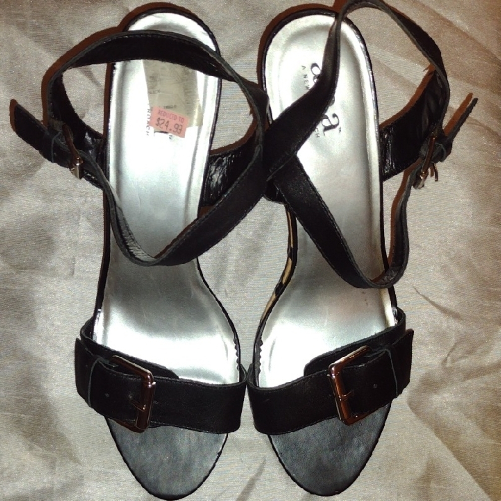 Black Strappy Sandals with Medium Heel